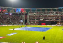 इकाना में बारिश ने बार-बार रोका खेल, फिर भी दर्शकों का जोश रहा बरकरार