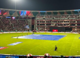 इकाना में बारिश ने बार-बार रोका खेल, फिर भी दर्शकों का जोश रहा बरकरार