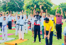 स्मृति विहार पार्क में योगोत्सव, खिलाड़ियों ने अपनाई स्वस्थ जीवनशैली की राह