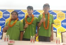 एलन लखनऊ क्लासरूम स्टूडेंट अनवेश पटेल एआईआर-68 के साथ लखनऊ सिटी टॉपर