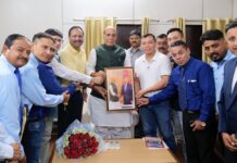 रक्षा मंत्री राजनाथ सिंह से वोवीनाम फेडरेशन अध्यक्ष प्रवीण गर्ग और वियतनामी प्रशिक्षकों ने भेंट की