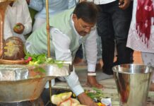 मोदी सरकार के 12 स्वर्णिम वर्षों पर भूतनाथ मंदिर में गूंजा हर-हर महादेव, स्वच्छता अभियान व जलाभिषेक से व्यक्त हुआ जनआभार