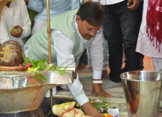 मोदी सरकार के 12 स्वर्णिम वर्षों पर भूतनाथ मंदिर में गूंजा हर-हर महादेव, स्वच्छता अभियान व जलाभिषेक से व्यक्त हुआ जनआभार