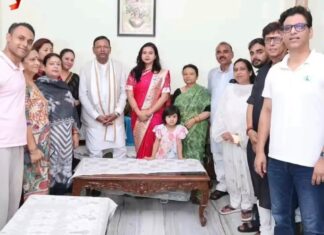 महाराजगंज जिले में चल रहे विकास कार्यों में तेजी लाने तथा विभिन्न विकास परियोजनाओं को आगे बढ़ाने को लेकर भारतीय जनता पार्टी के प्रदेश अध्यक्ष एवं केंद्रीय राज्य मंत्री पंकज चौधरी ने संगठन पदाधिकारियों और कार्यकर्ताओं के साथ विस्तृत चर्चा की।