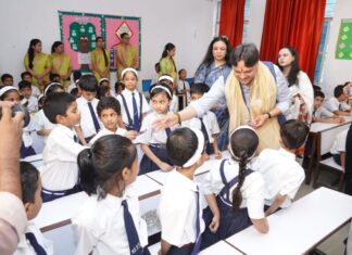 राज एस्टेट पब्लिक स्कूल में 44वें अत्याधुनिक स्मार्ट कक्षा का लोकार्पण; डिजिटल रूप से सक्षम भारत बने अगला राष्ट्रीय संकल्प : डॉ. राजेश्वर सिंह