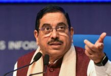 राष्ट्रपति ने मंजूर किया धर्मेंद्र प्रधान का इस्तीफा, प्रह्लाद जोशी संभालेंगे शिक्षा मंत्रालय