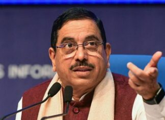 राष्ट्रपति ने मंजूर किया धर्मेंद्र प्रधान का इस्तीफा, प्रह्लाद जोशी संभालेंगे शिक्षा मंत्रालय