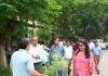 गाजर घास के खतरों पर मंथन, किसानों, विद्यार्थियों ने चलाया उन्मूलन अभियान