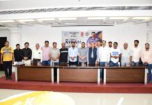 क्रिकेटर विप्रज निगम को सीएएल ने किया सम्मानित, कोच सरवर नवाब का भी हुआ सम्मान