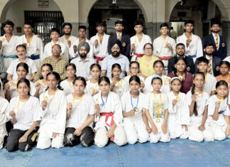 जनपदीय विद्यालय कराटे प्रतियोगिता में मेजबान खालसा इंटर कॉलेज बालक वर्ग में चैंपियन