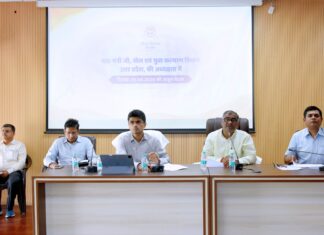 खेल अवस्थापनाओं के विकास को लेकर मंत्री गिरीश चंद्र यादव ने की समीक्षा बैठक