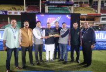करन शर्मा का शतक, अभिषेक का अर्धशतक, काशी रुद्रास ने बनाये 217 रन