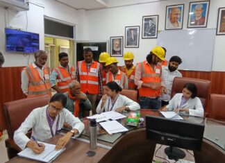 राम मनोहर लोहिया आयुर्विज्ञान संस्थान के छात्र-छात्राओं ने नुक्कड़ नाटक के माध्यम से सफाई मित्रों को स्वास्थ्य व सुरक्षा के प्रति किया जागरूक