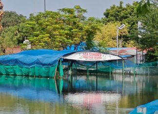 बाढ़ में डूबा नन्हे क्रिकेटरों का मैदान, सपनों पर संकट